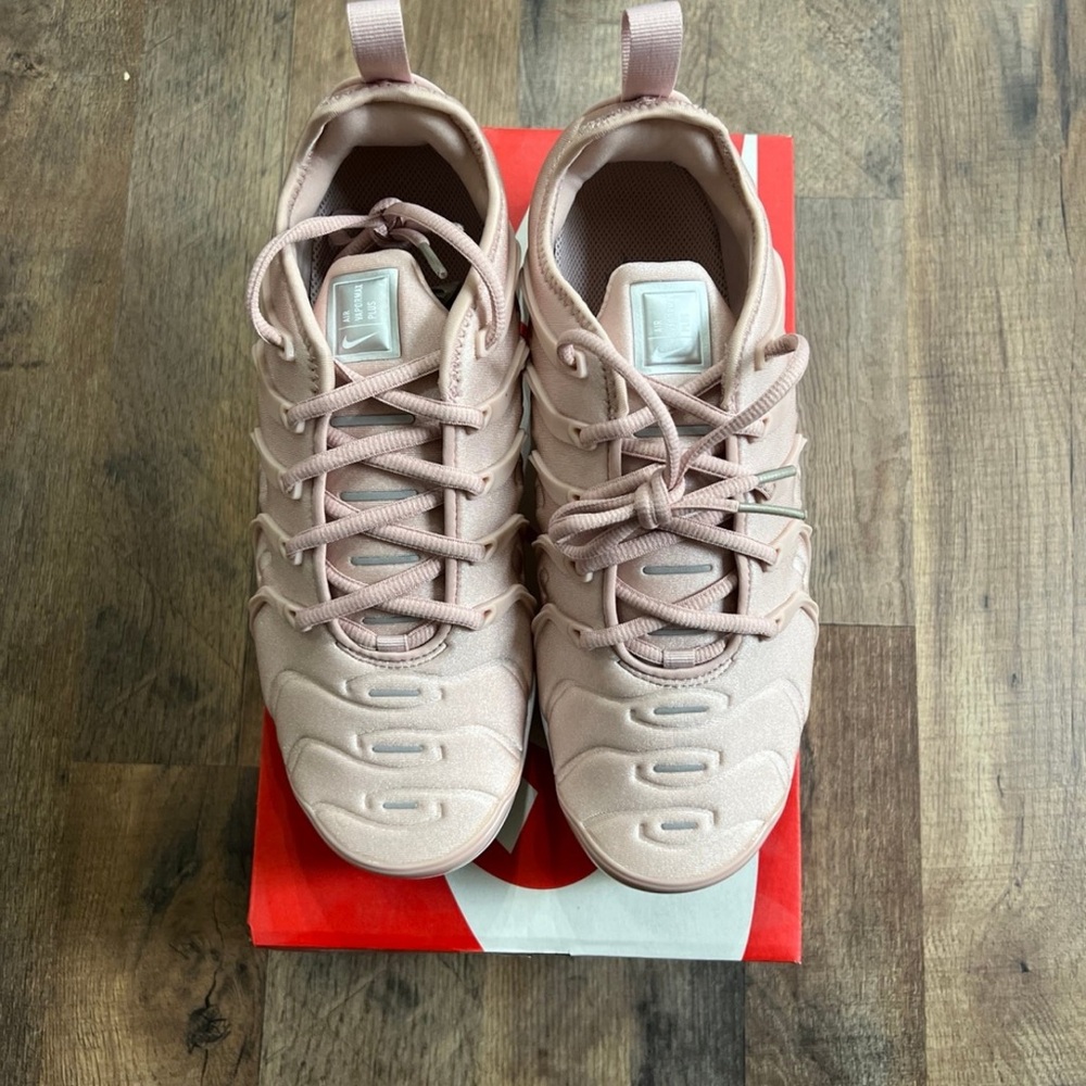 Nike Women's Pink Sneakers
